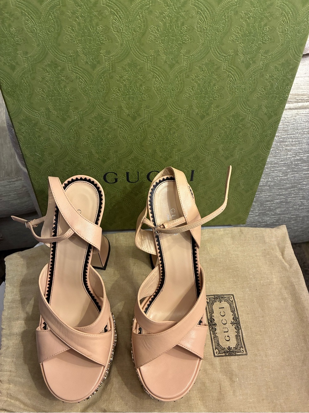 Gucci Pink Nude Leather Platform Sandals with Studded GG Detail. - Picture 2 of 5